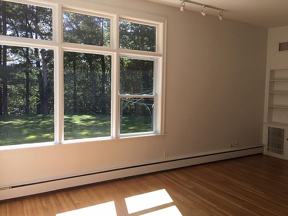 4th image of 40 Delmar Ave