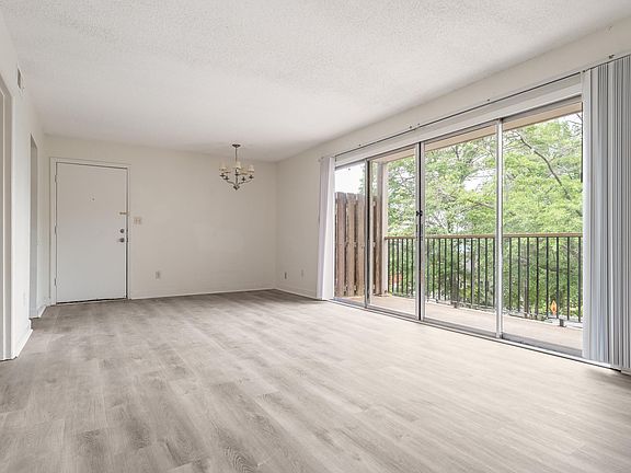 3rd image of 2409 Arlington Cres APT D