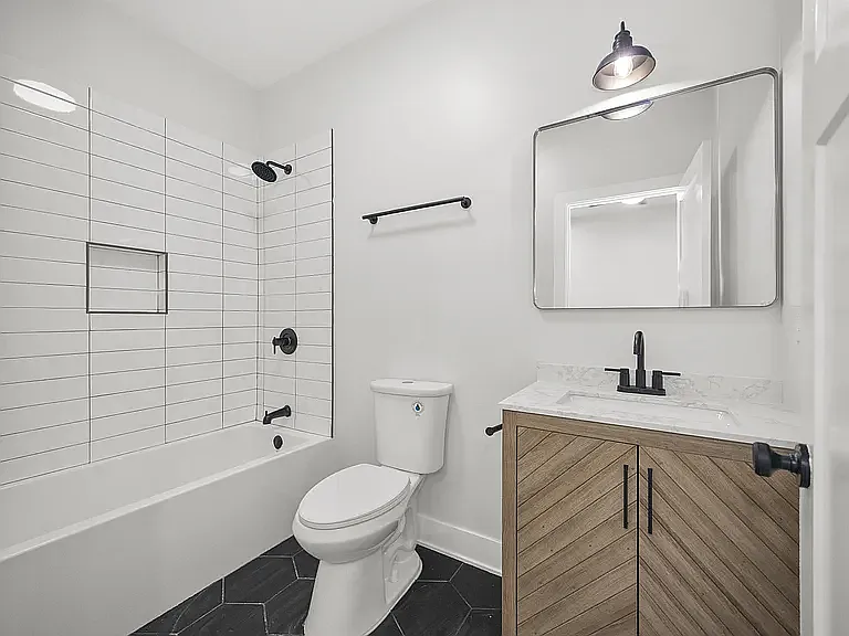 3 bed, 2.5 bath, 2220 sqft, $2,800 — Photo 4