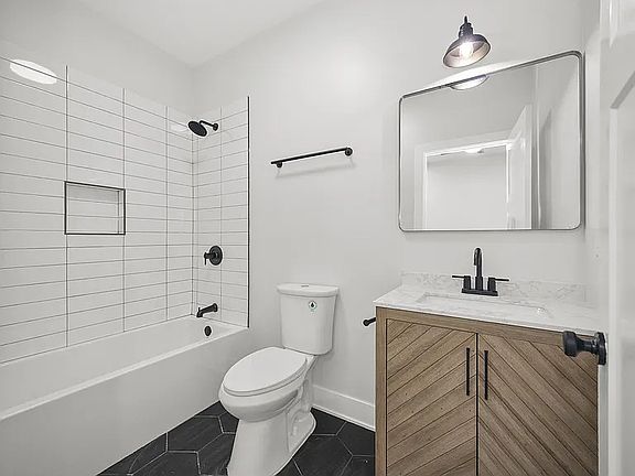 4th image of 6423 S Evans Ave #1