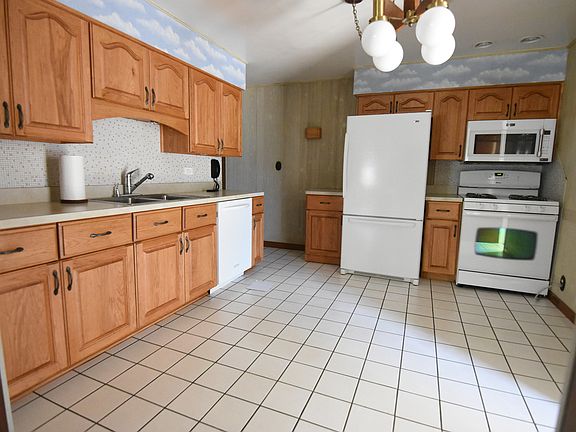 5th image of 363 Bernice Ave