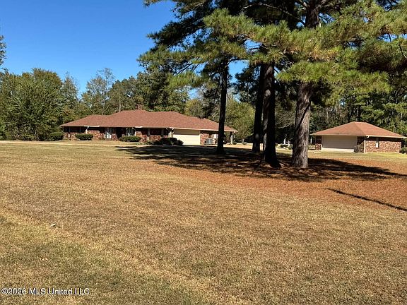 5th image of 144 N Pine Dr