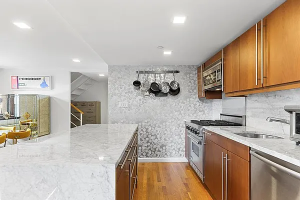 Sold by Douglas Elliman | media 21