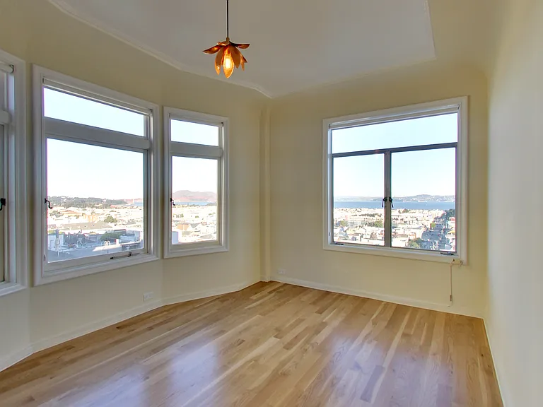 2090 Green Street (003r) — Photo 22