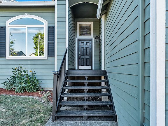 4th image of 1558 SE Jasmine Way
