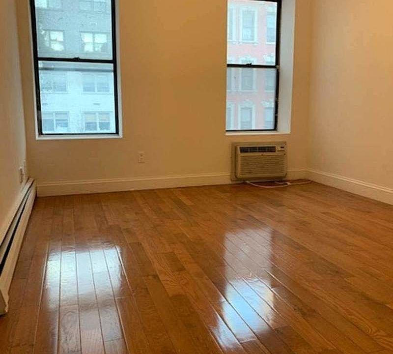 2nd image of 220 E 53rd St #3A2