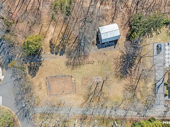 4th image of 510 W Saddle River Rd