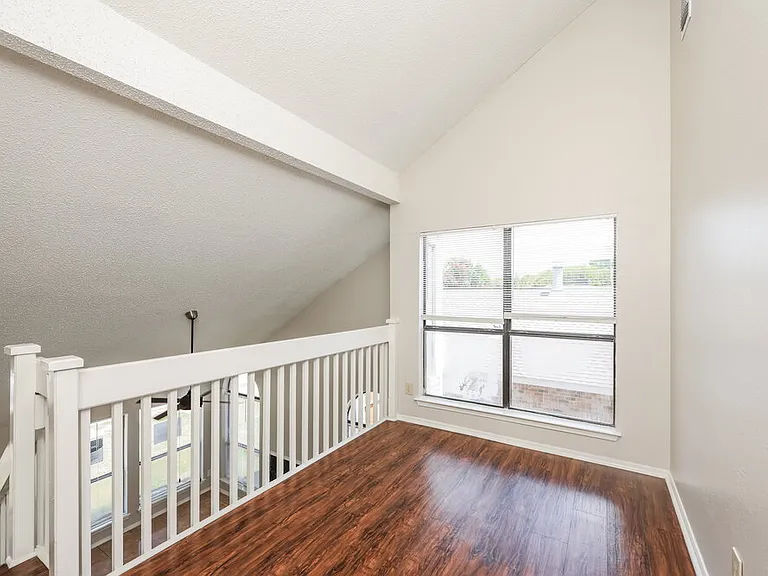2728 Oak Bend Ln — Photo 8
