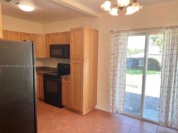 4th image of 11 SE 13th Ave #11