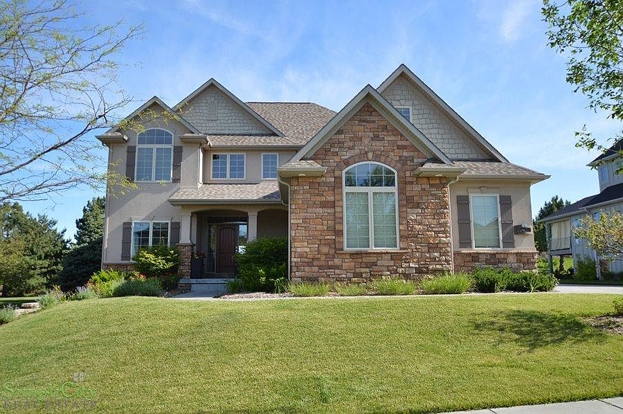 1st image of 9520 Cotswold Ln