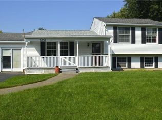 5750 Wishing Well Ln, Farmington, NY 14425
