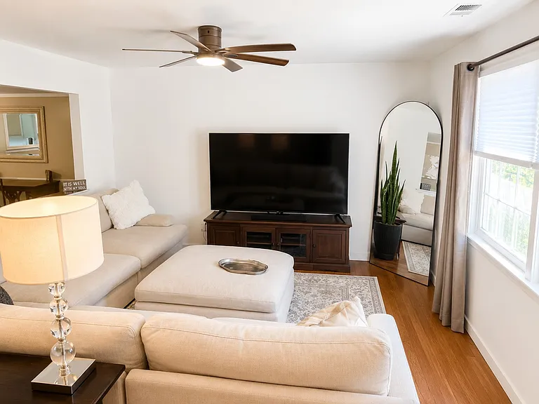 1012 James Madison Cir — Photo 22