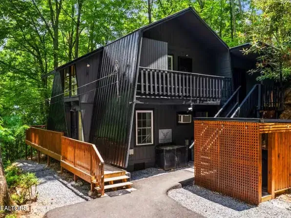 1424 Zurich Rd, Gatlinburg, TN 37738