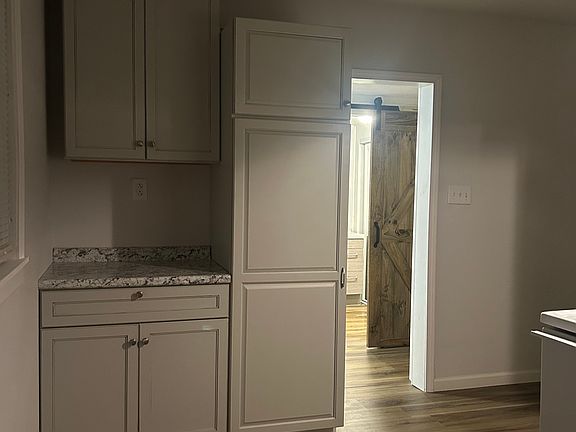 4th image of 4706 Lillian Hwy