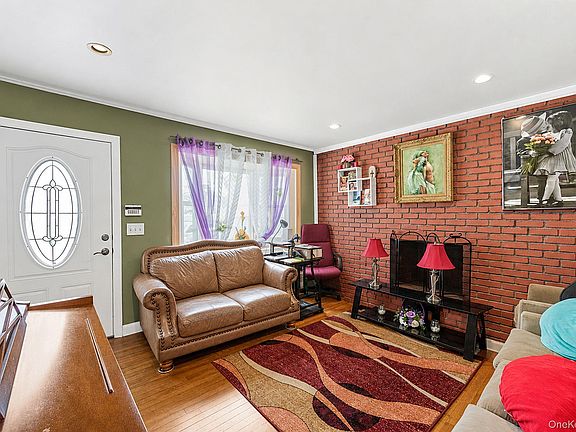 4th image of 17 Maple Street