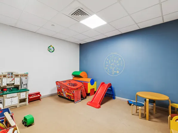 250 East 40th Street image 20 of 20