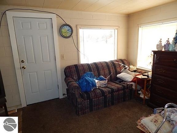 5th image of 401 Donnelly St