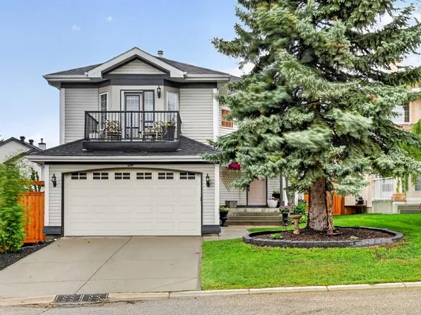 30 S Douglasdale Point SE, Calgary, AB T2Z 3B5