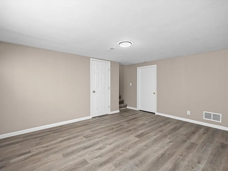 6 Manor Dr #2 — Photo 8