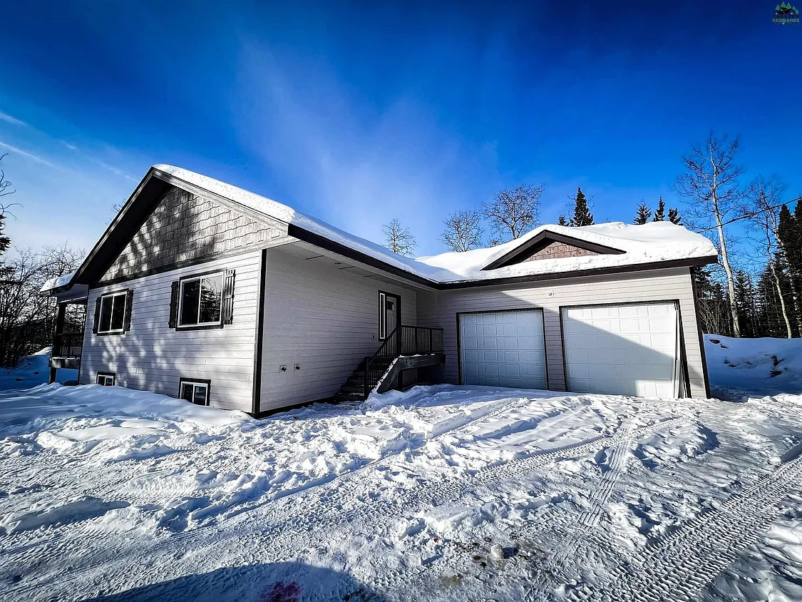 3 bed, 2.5 bath, 2400 sqft, $2,975 — Photo 3