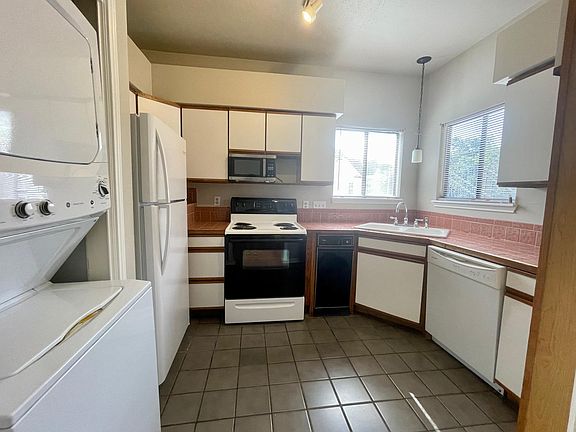 4th image of 310 Pat Garrison St APT B8