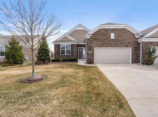 2073 Trimble St, Lake Orion, MI 48360