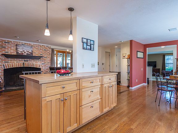 3rd image of 6833 S Detroit Cir