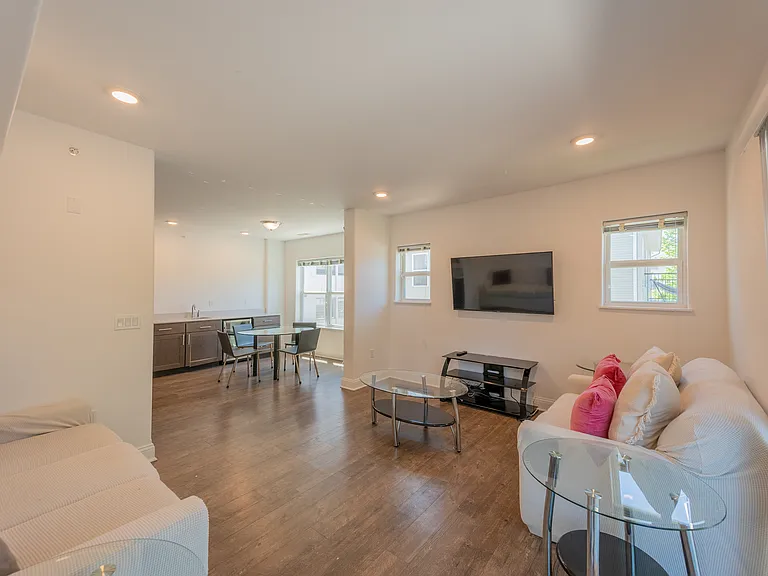 Roland Realty — Photo 8