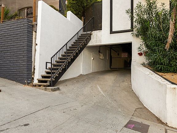 2nd image of 1936 Whitley Ave APT 105