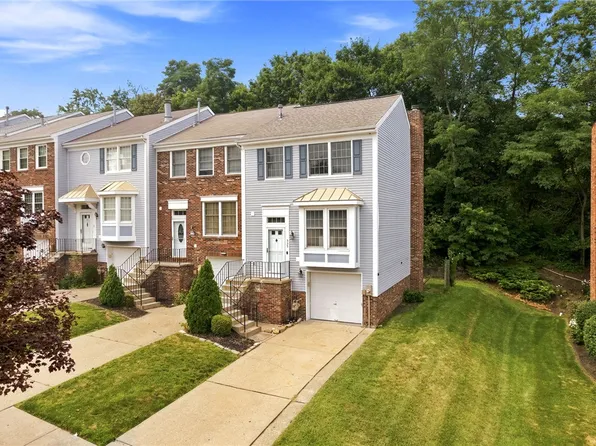 535 Parkridge Ln, Coraopolis, PA 15108