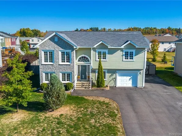 13 Carter Cres, Oromocto, NB E2V 0C4