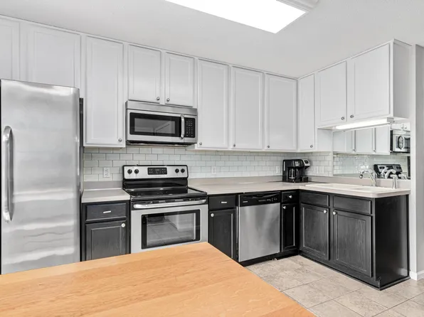 8900 Ladino Cir, Eden Prairie, MN 55347