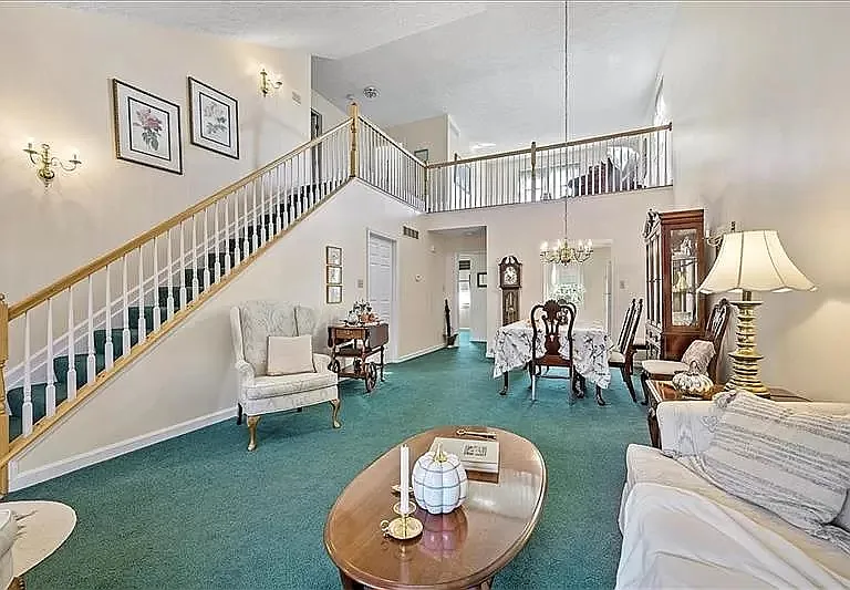 103 Paddock Ln — Photo 4