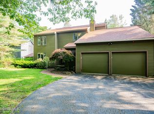 13 Robinwood Dr, Clifton Park, NY 12065