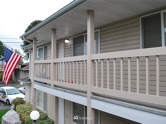 Looking to the west. Eves cover and protect most of the building. Low exterior maintenance.