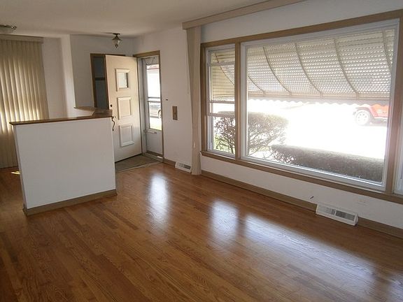 3rd image of 5249 N Newland Ave