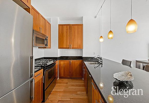 5th image of 101 W 79th St APT 6B