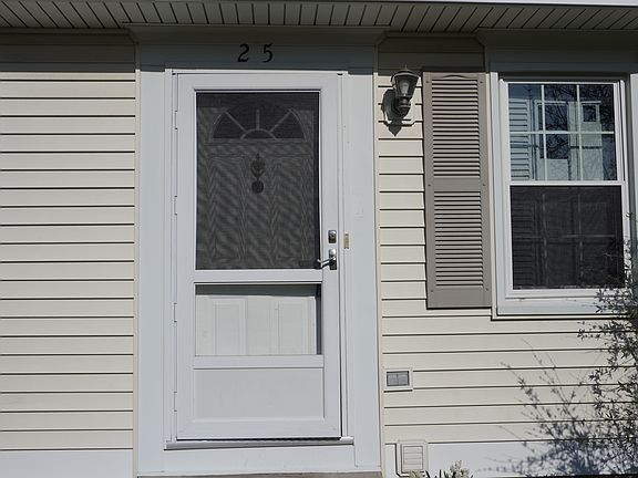 3rd image of 25 Stillwood Cir #25