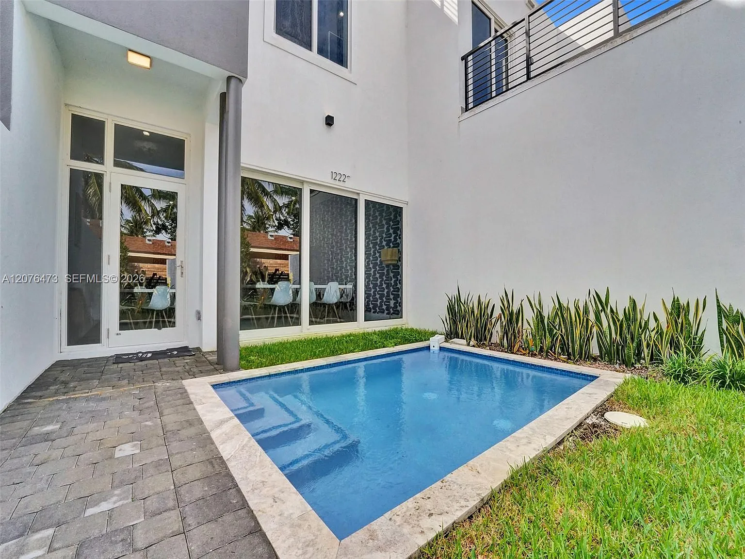4 bed, 4.0 bath, 2405 sqft, $7,150 — Photo 4