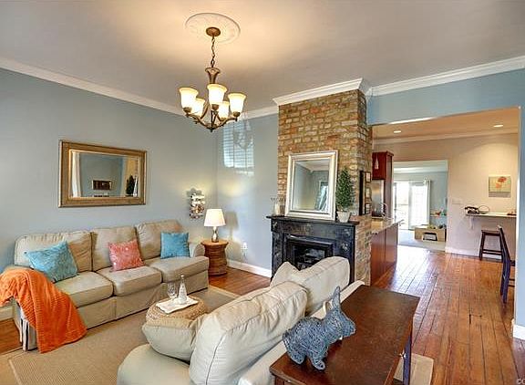 3rd image of 908 W 35th St