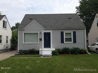 22309 Blackburn St, Saint Clair Shores, MI 48080
