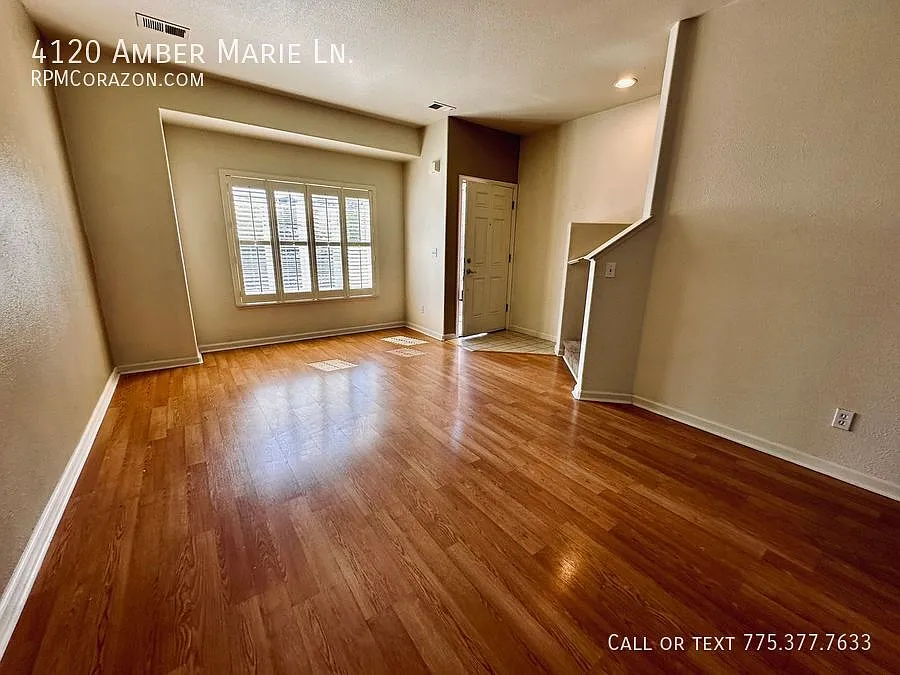 Spacious two bedroom townhouse w/ Central AC! — Photo 2