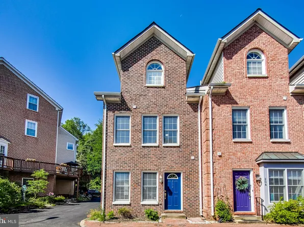 202 Center Ln, Occoquan, VA 22125