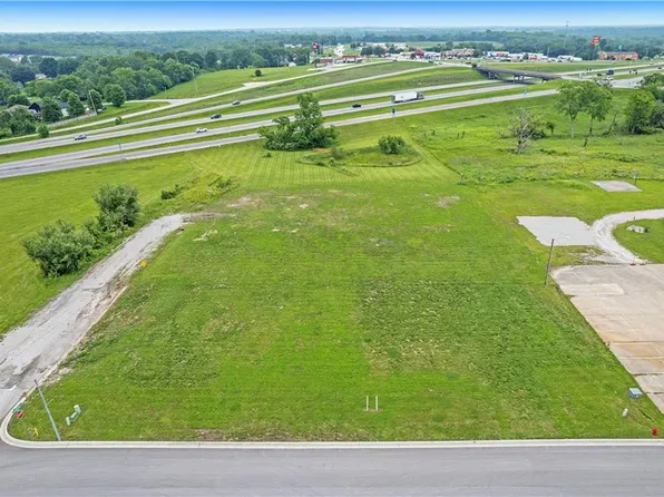 600 Schug Ave, Peculiar, MO 64078