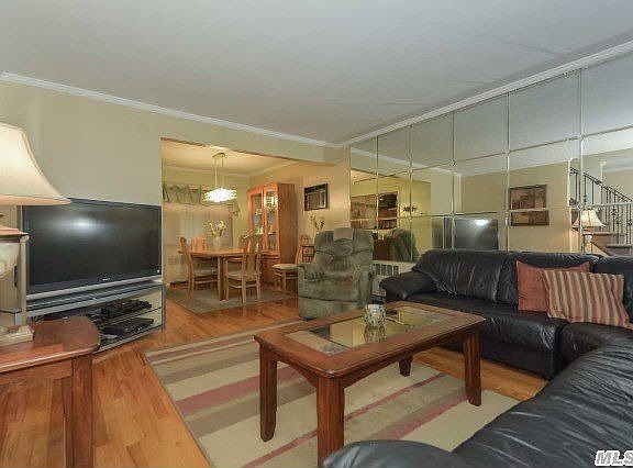 5th image of 135 Caroline Ave