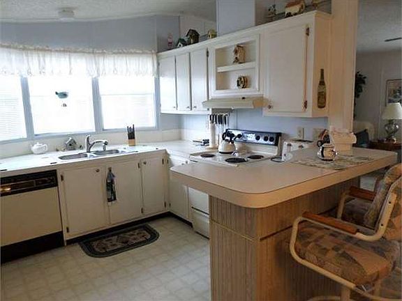 2nd image of 9619 Cypress Lakes Dr