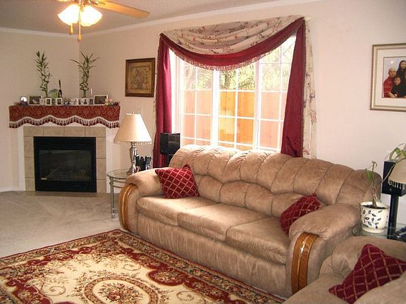 Living Room w/Gas Fireplace