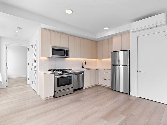5th image of 15310 88th Ave #2