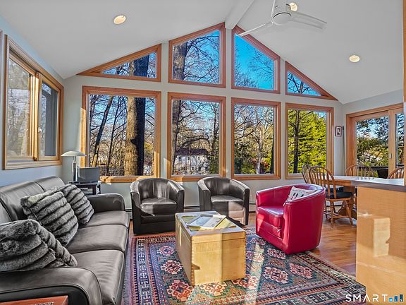 3rd image of 208 Cascade Road