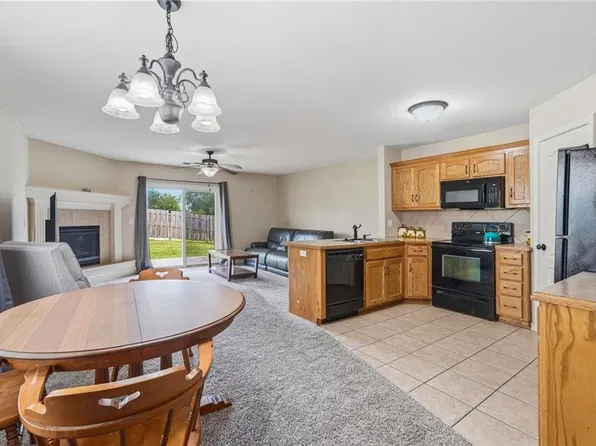 9335 N Main St, Kansas City, MO 64155